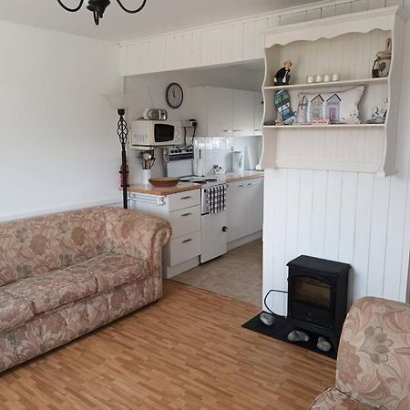 Homely 2 Bed On Popular Sunbeach Holiday Village- 5Min Walk To Beach, Near Great Yarmouth & Norfolk BroadsScratby エクステリア 写真