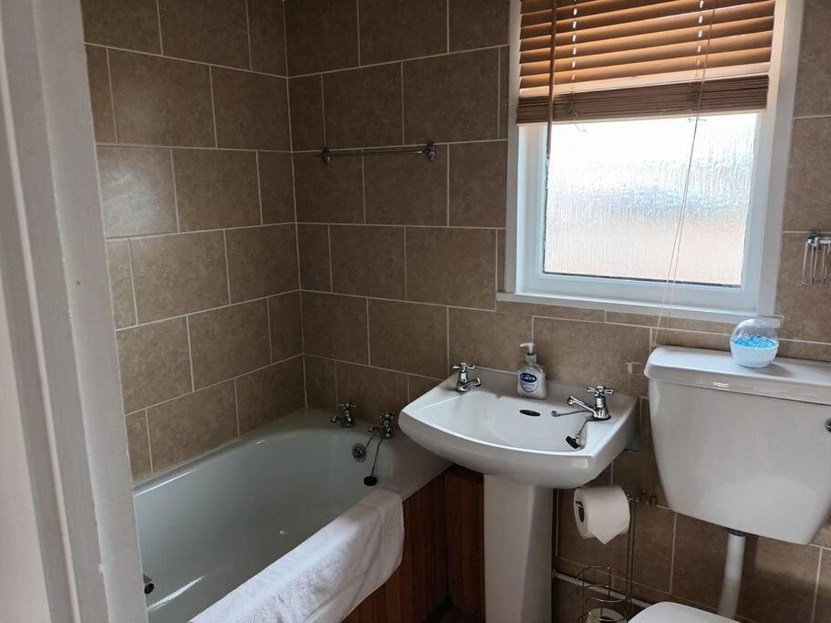 Homely 2 Bed On Popular Sunbeach Holiday Village- 5Min Walk To Beach, Near Great Yarmouth & Norfolk BroadsScratby エクステリア 写真