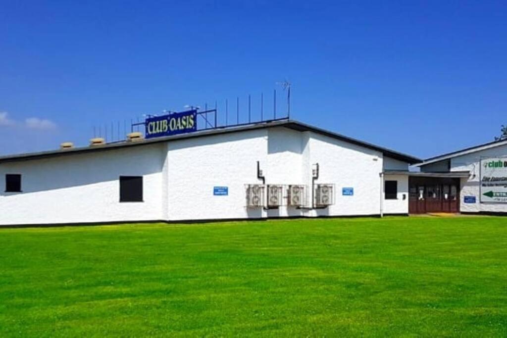 Homely 2 Bed On Popular Sunbeach Holiday Village- 5Min Walk To Beach, Near Great Yarmouth & Norfolk BroadsScratby エクステリア 写真